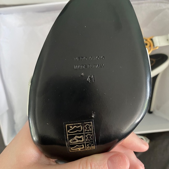 BALMAIN - White leather heel sandals with gold B Details - scuffed - Picture 2 of 6